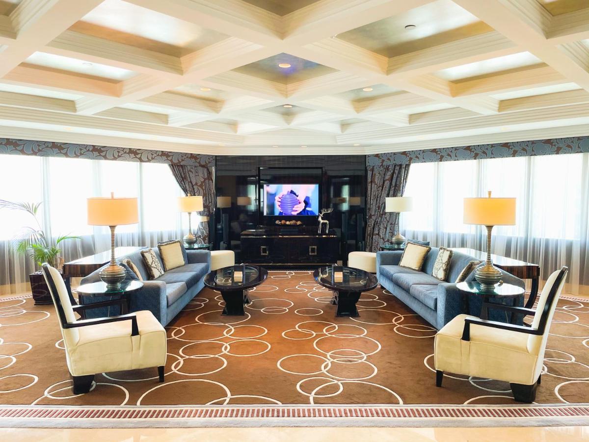 Mövenpick Grand Al Bustan Hotell Dubai Exteriör bild The interior of the Presidential Suite