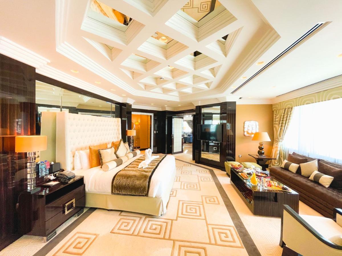 Mövenpick Grand Al Bustan Hotell Dubai Exteriör bild Suite
