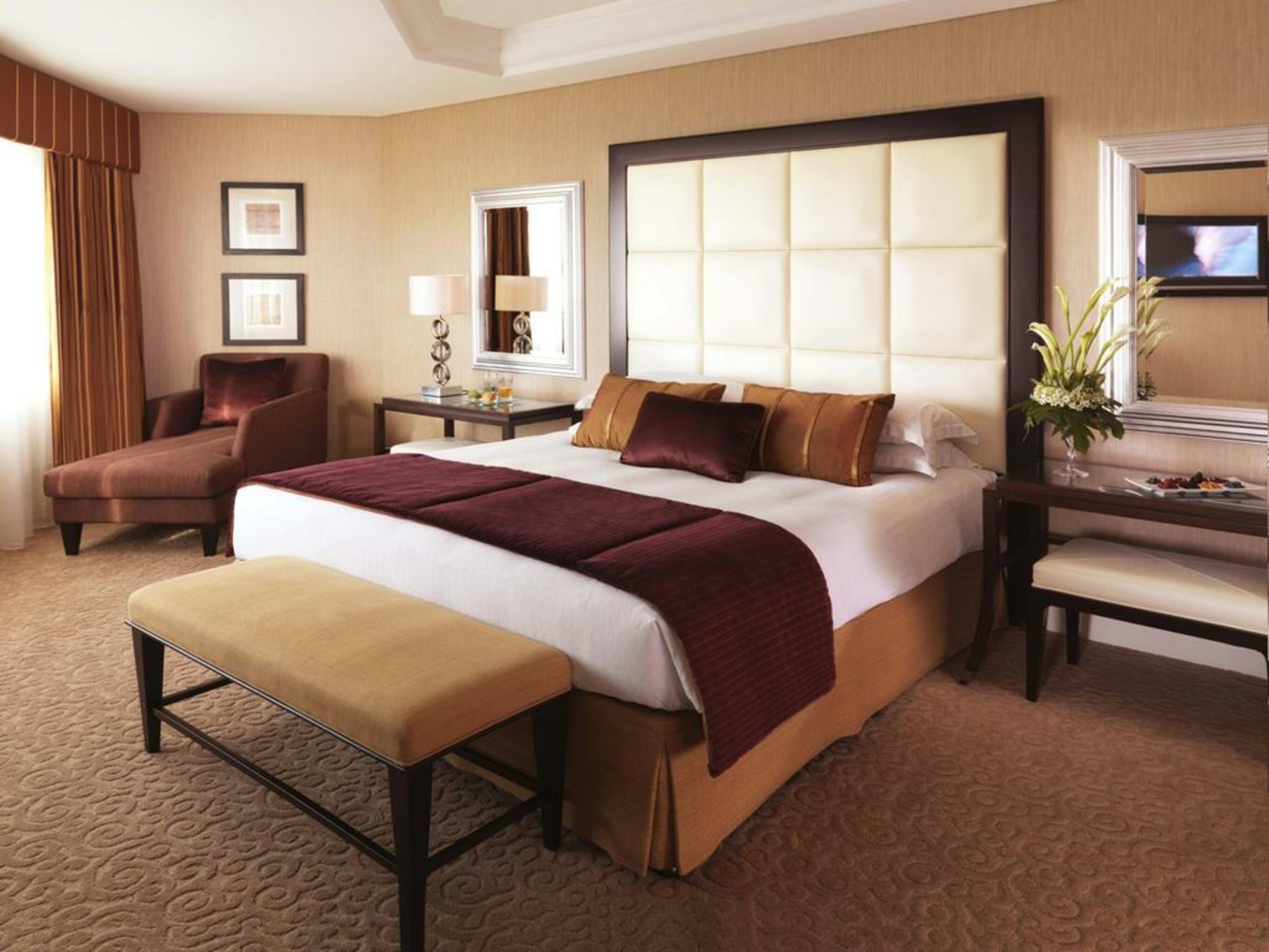 Mövenpick Grand Al Bustan Hotell Dubai Rum bild A guest room at the MGM Grand