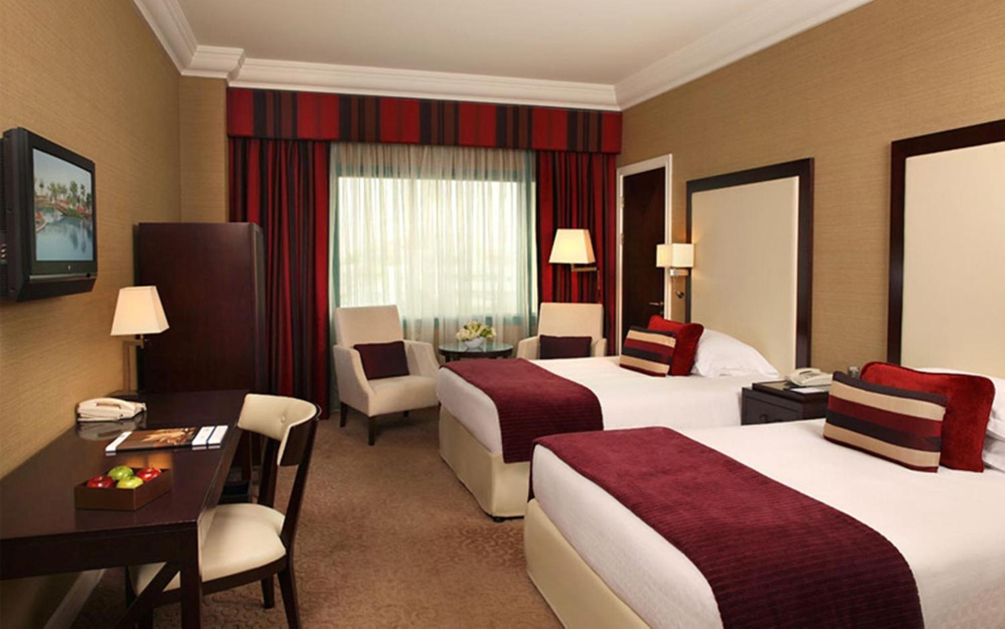 Mövenpick Grand Al Bustan Hotell Dubai Exteriör bild A room at the hotel