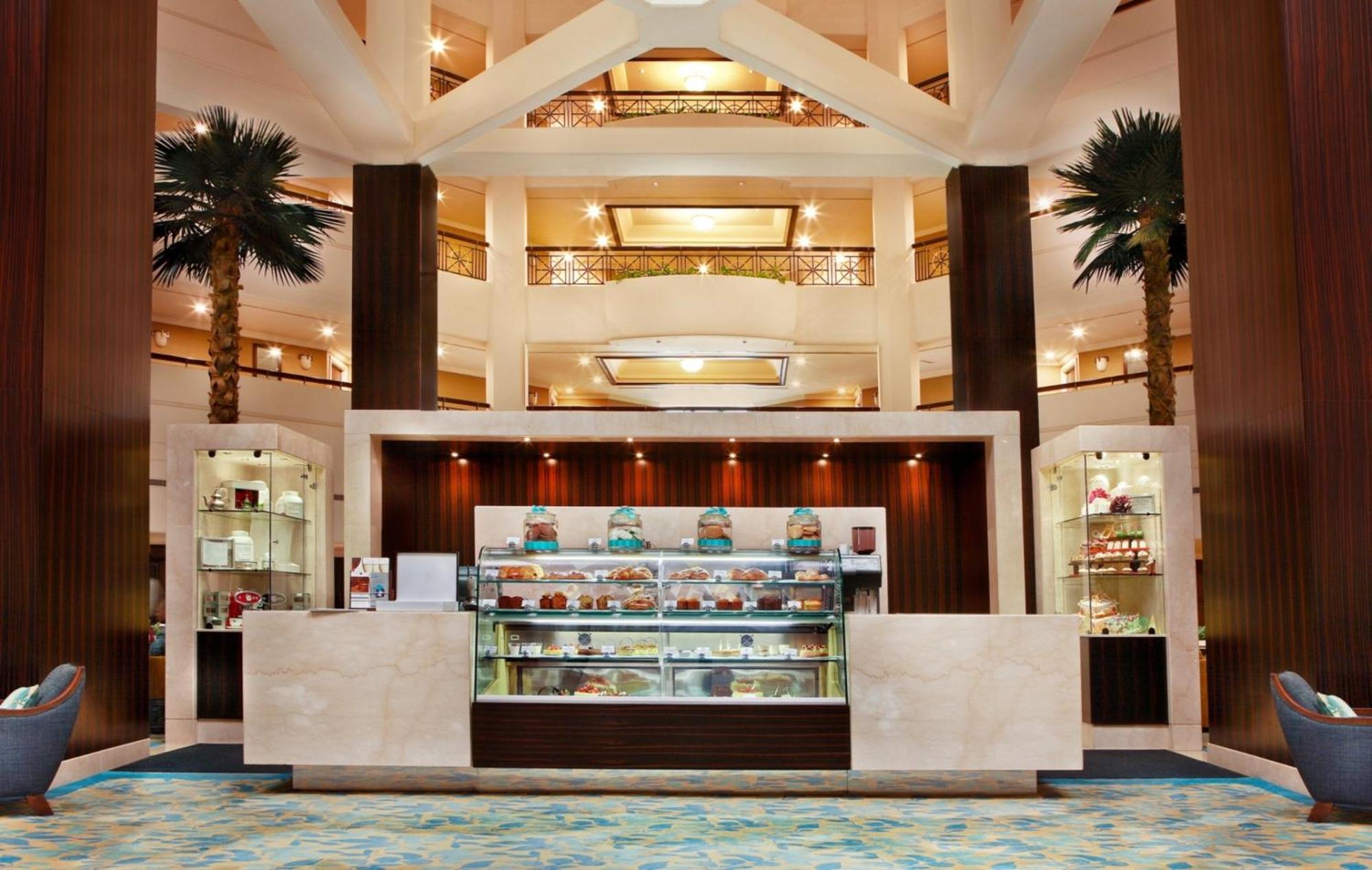 Mövenpick Grand Al Bustan Hotell Dubai Exteriör bild The lobby of the hotel