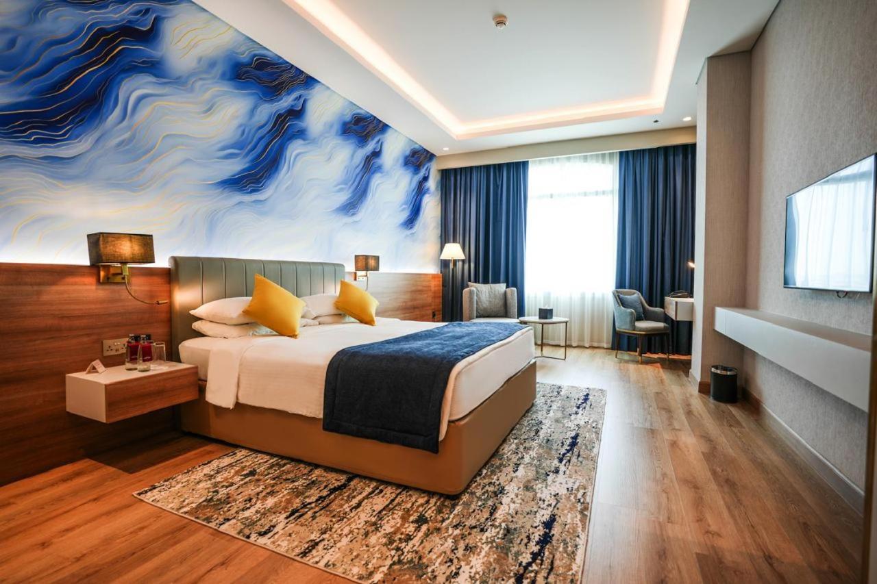 Mövenpick Grand Al Bustan Hotell Dubai Exteriör bild