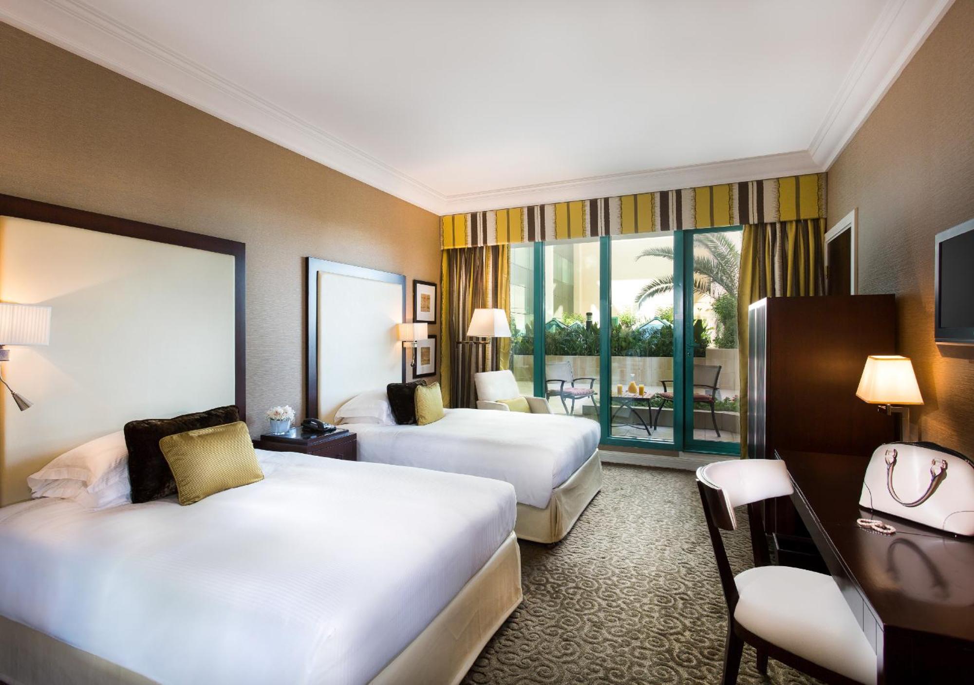 Mövenpick Grand Al Bustan Hotell Dubai Exteriör bild