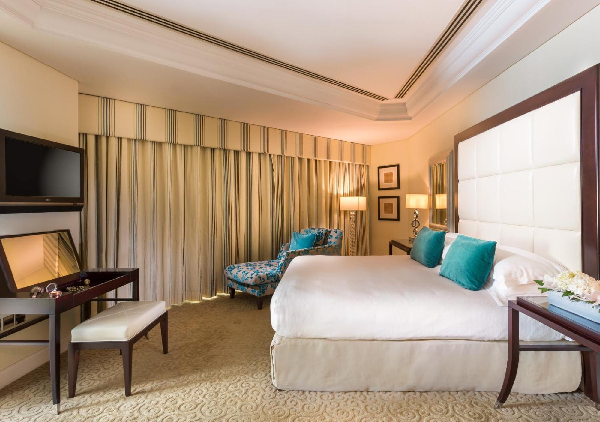 Mövenpick Grand Al Bustan Hotell Dubai Exteriör bild