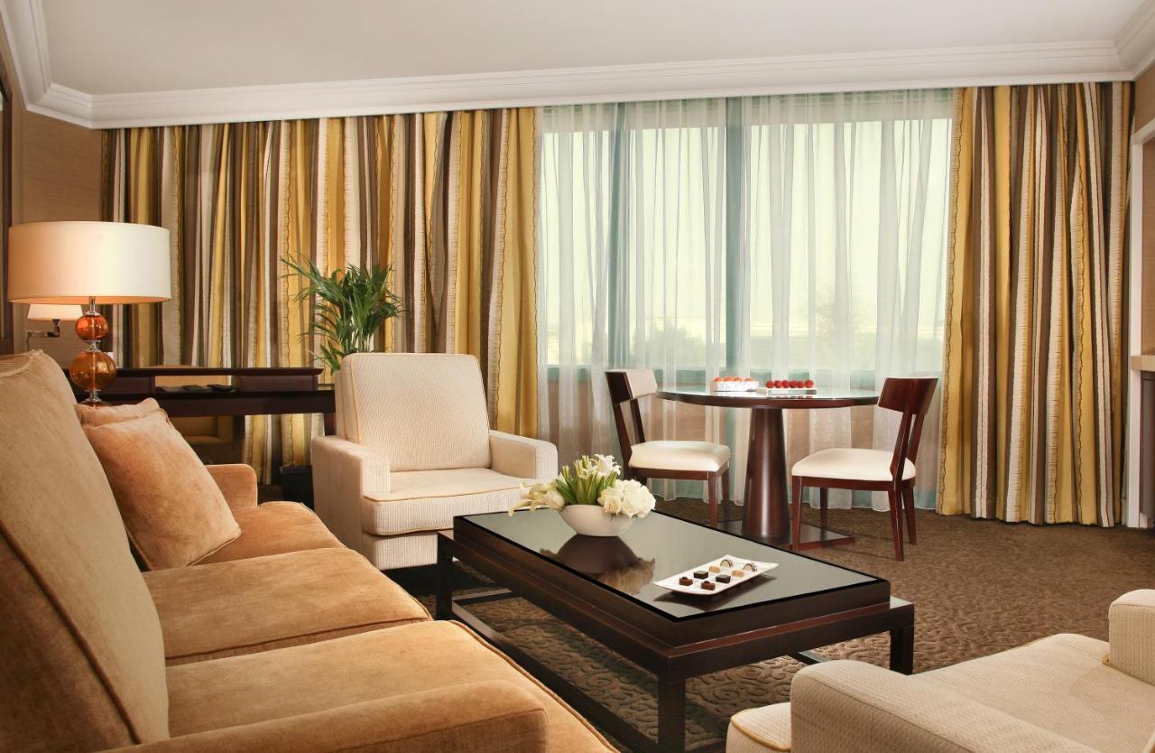 Mövenpick Grand Al Bustan Hotell Dubai Exteriör bild A suite at the Four Seasons Hotel, Moscow